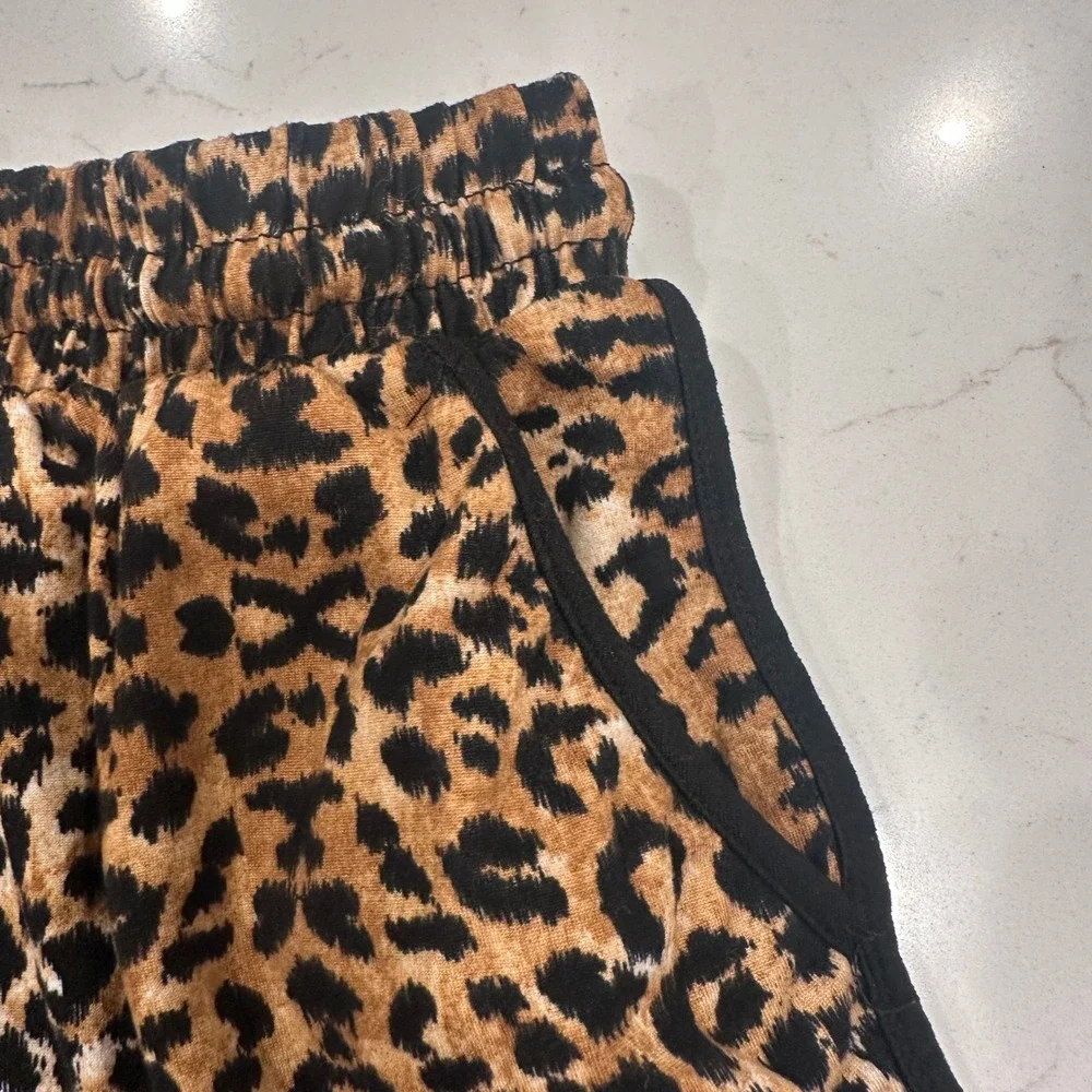 Shosho Womens Leopard Print Dolphin Shorts Black Trim Drawstring Pockets Size L